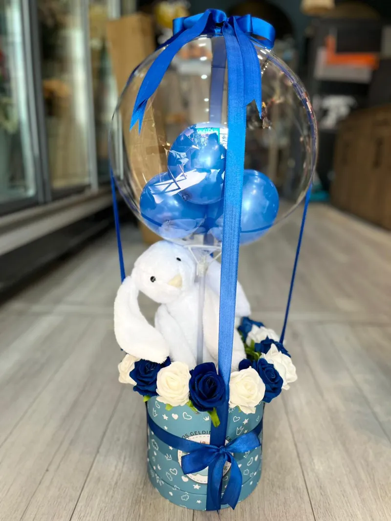 Erkek Çocuğuna Peluşlu Balonlu