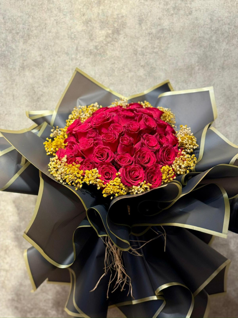 41 Canlı Kırmızı Gül Buketi
