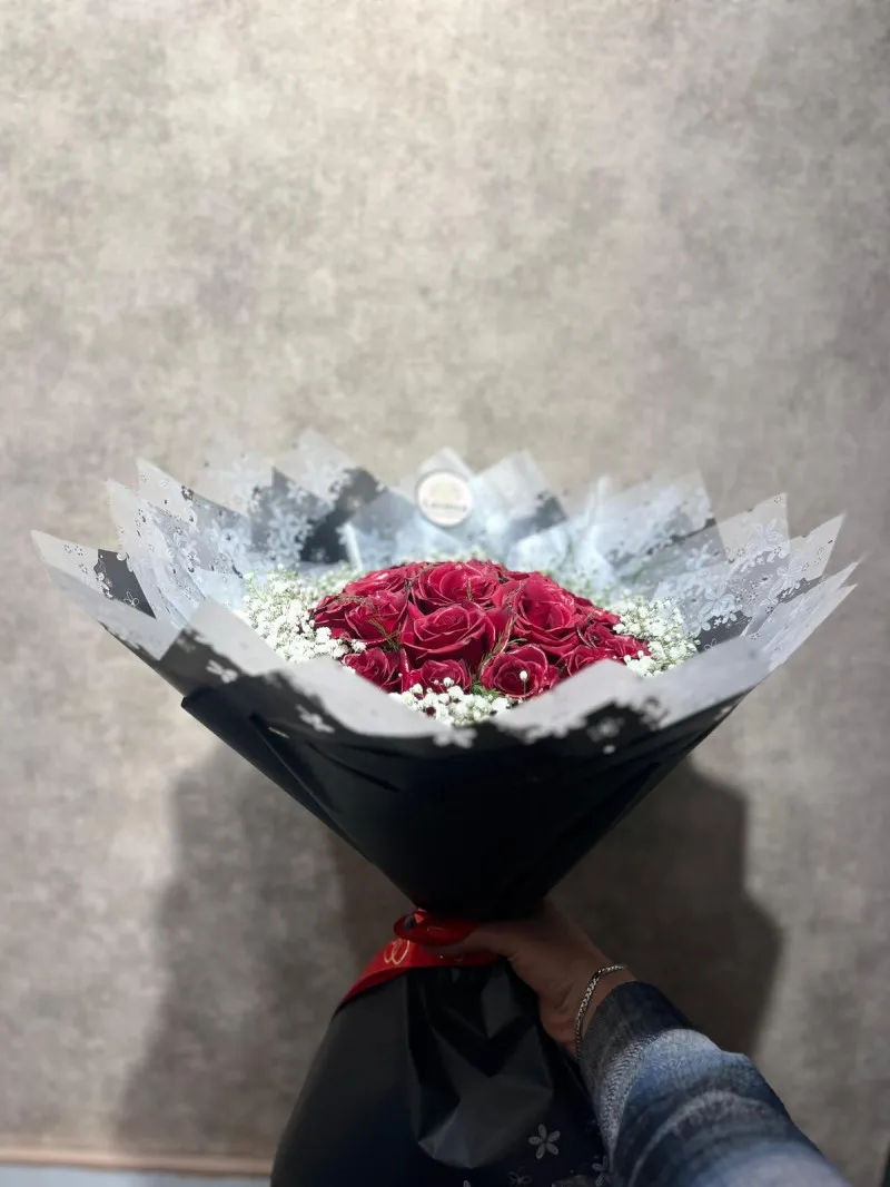 30 Canlı Kırmızı Gül Buketi