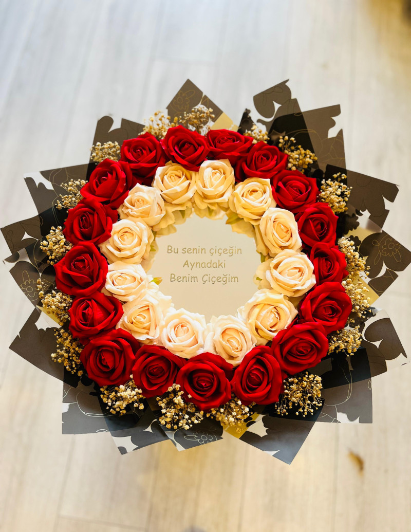 Aynalı Yapay Kırmızı ve Beyaz Gül Buketi