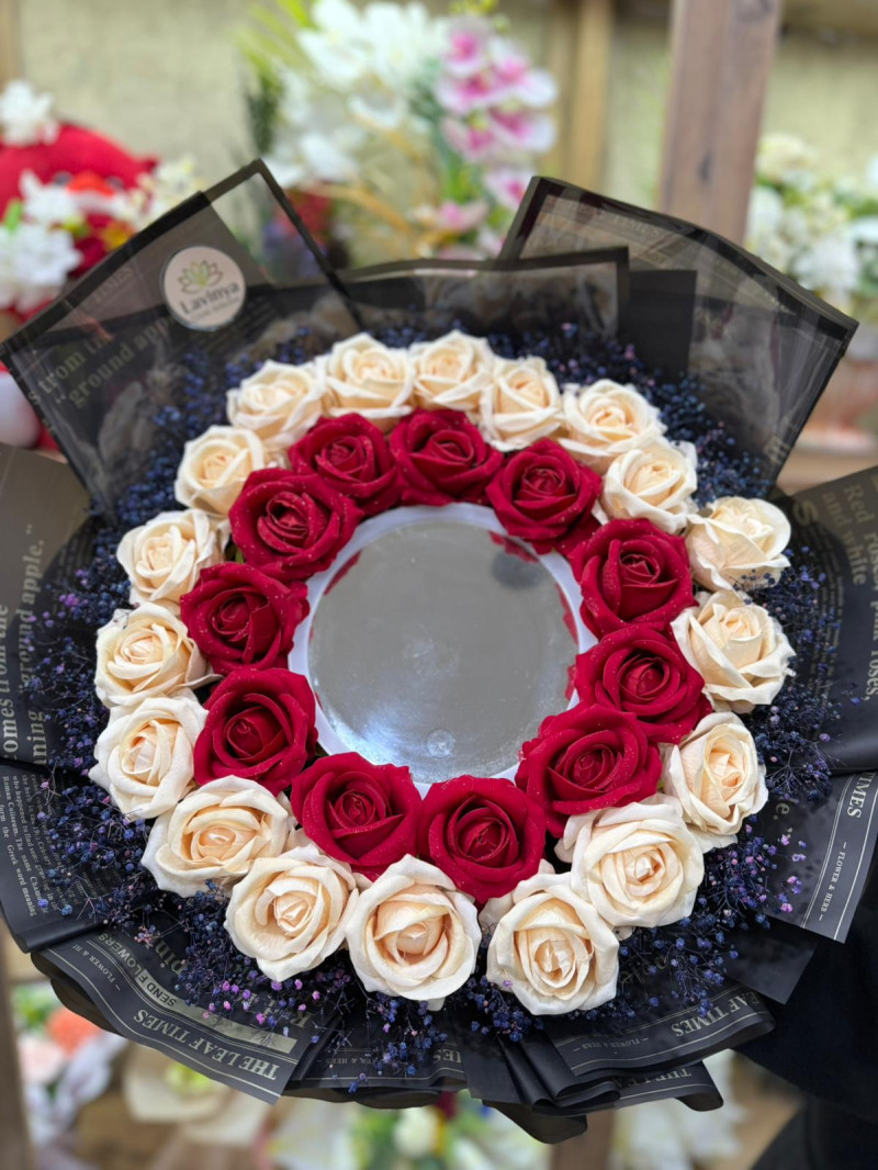 Aynalı Yapay Kırmızı ve Beyaz Gül Buketi