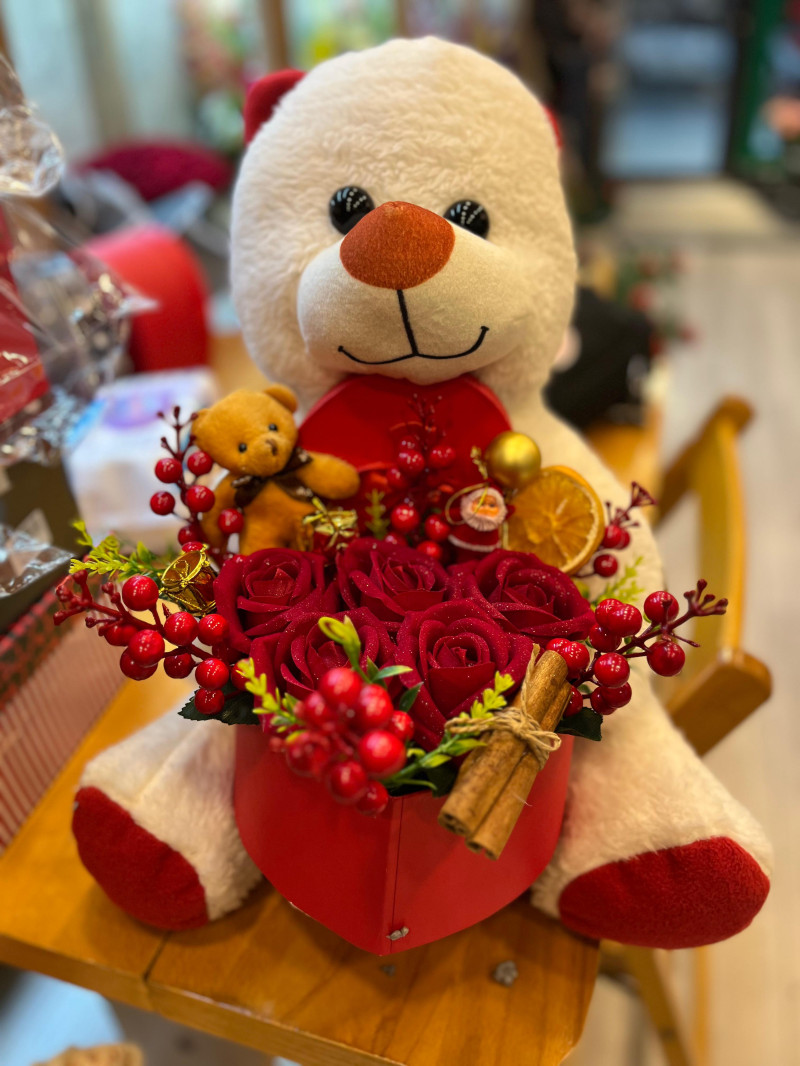 Yapay Güllerle Ayıcık Aranjmanı